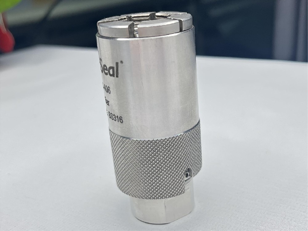 冷卻水道、燃油管等異型管口快速密封接頭氣動(dòng)連接方案