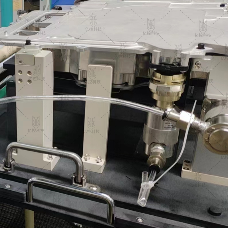 在電池包狹窄的空間當(dāng)做轉(zhuǎn)接頭使用